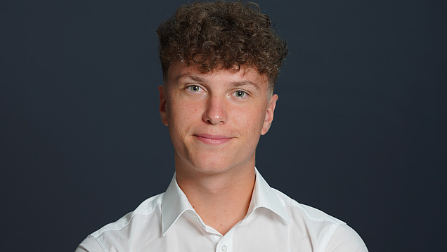 Portrait photo of a young man.