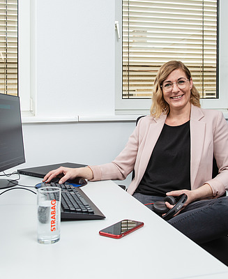 Marion, IT software developer at STRABAG Marion, IT software developer at STRABAG, sitting at her desk in the office
